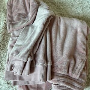 Athleta Kids Set in Soft Pink